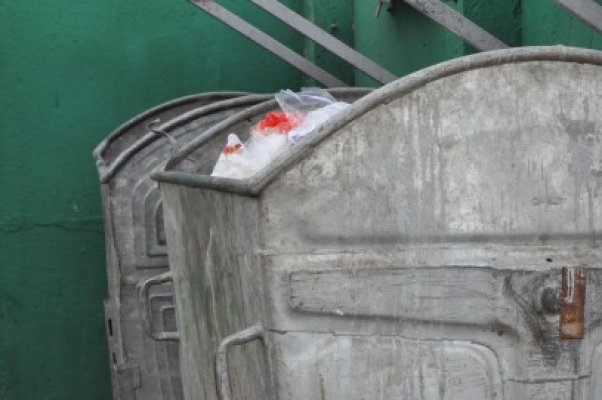 Cei care vor să scape de taxa de gunoi, aşteptaţi la Primăria Lumina